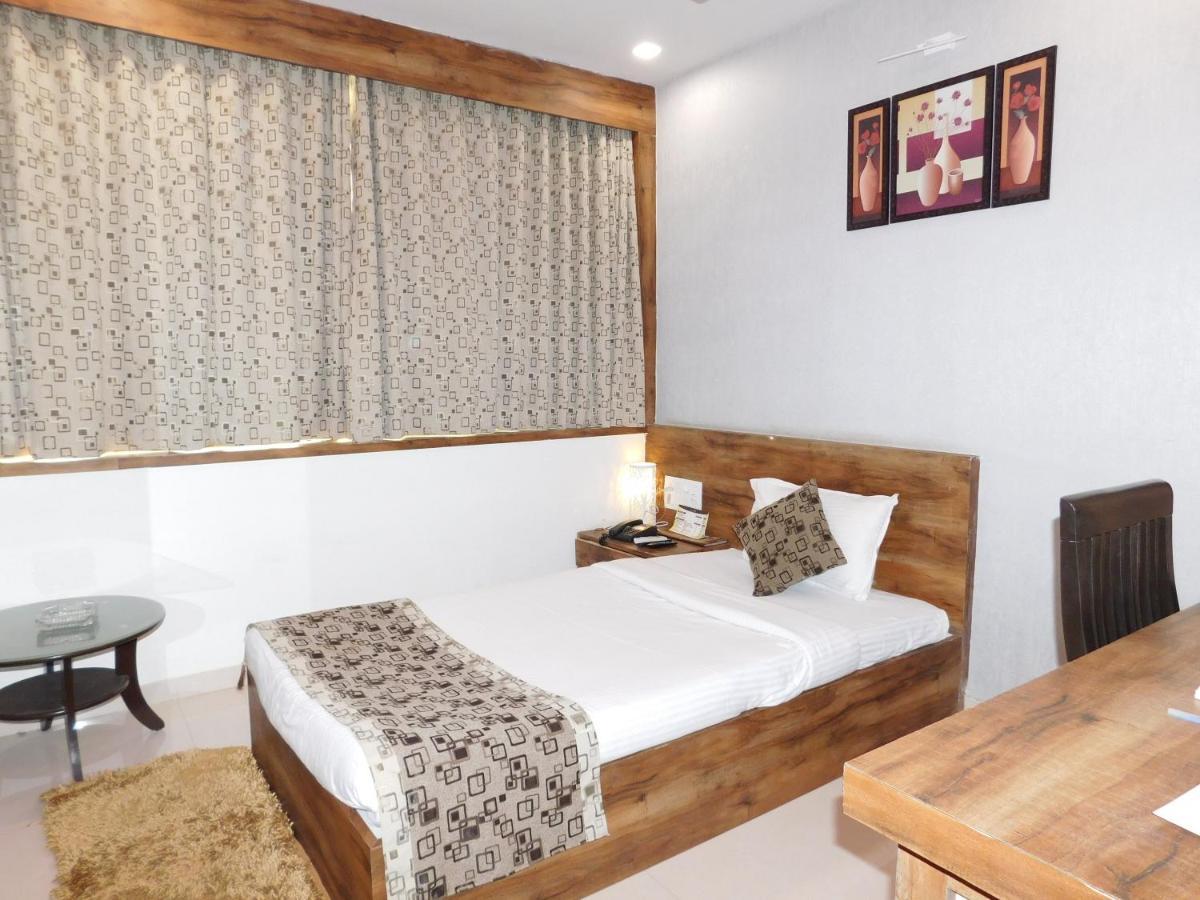 Mundra Hotel Shiva Club And Resort المظهر الخارجي الصورة