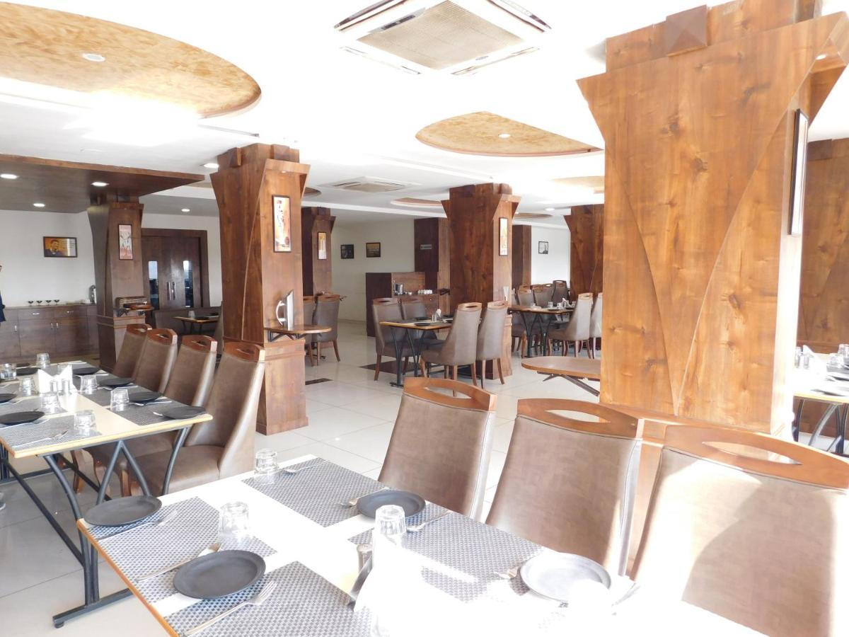 Mundra Hotel Shiva Club And Resort المظهر الخارجي الصورة